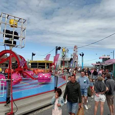 Ross, Zonnig En Gezellig En Vlakbij De Zee Lägenhet